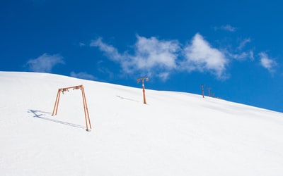 雪山和橙色
